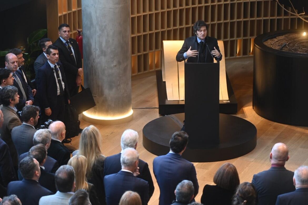 Argentina vuelve al equilibrio fiscal después de 15 años y avanza el desendeudamiento